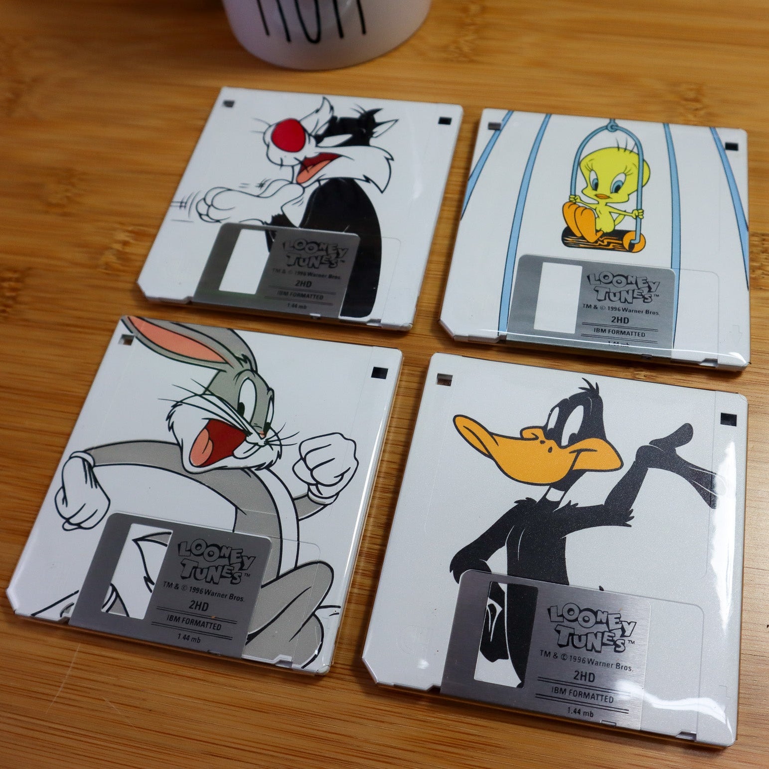 Floppy Disk Coasters Made From Real Floppy Disks / Beige Looney Tunes / 4-Pack / TC_K